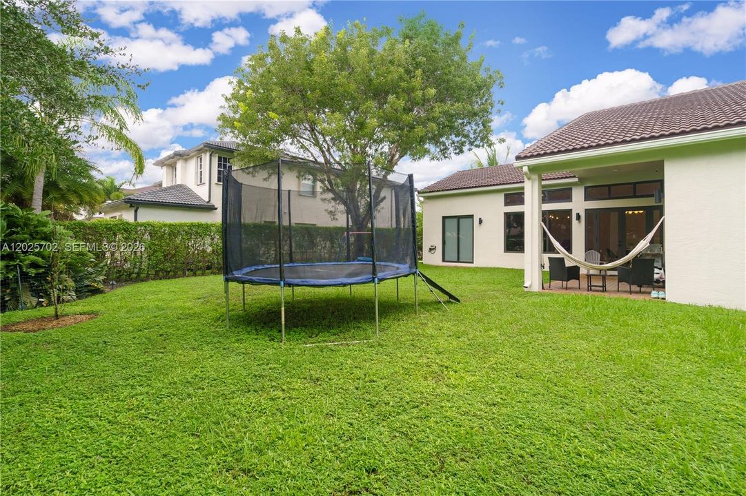 For Sale: $1,225,000 (5 beds, 3 baths, 2844 Square Feet)