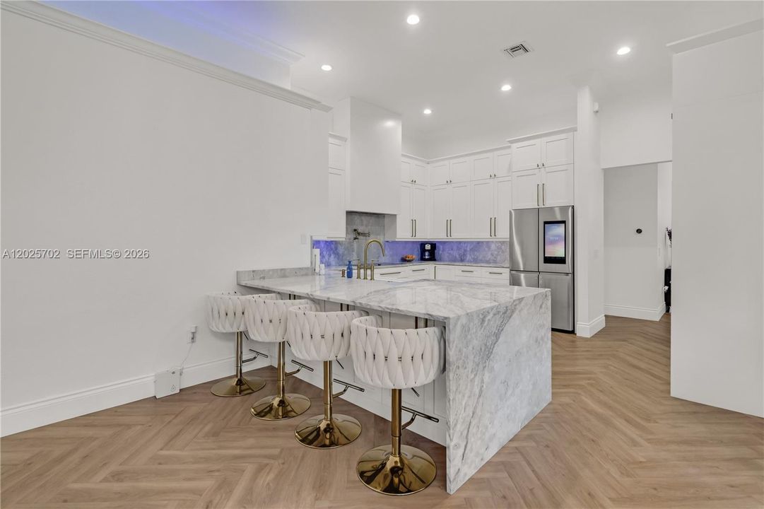 For Sale: $1,225,000 (5 beds, 3 baths, 2844 Square Feet)