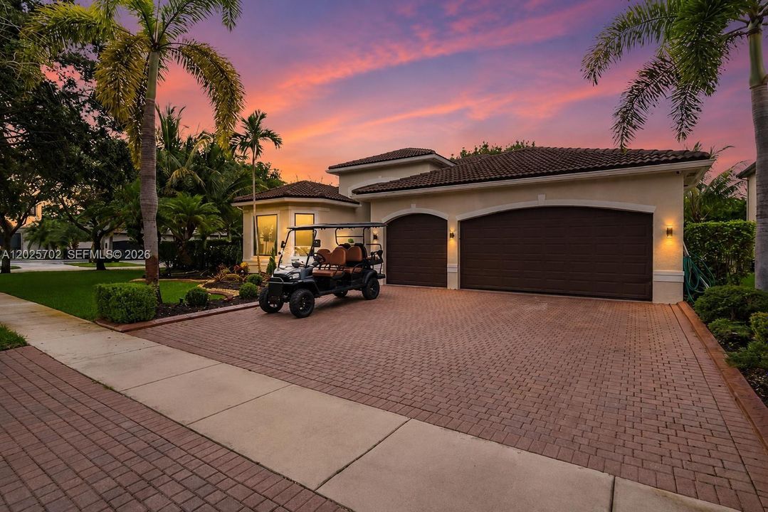 For Sale: $1,225,000 (5 beds, 3 baths, 2844 Square Feet)