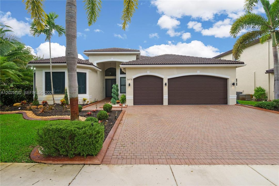 For Sale: $1,225,000 (5 beds, 3 baths, 2844 Square Feet)