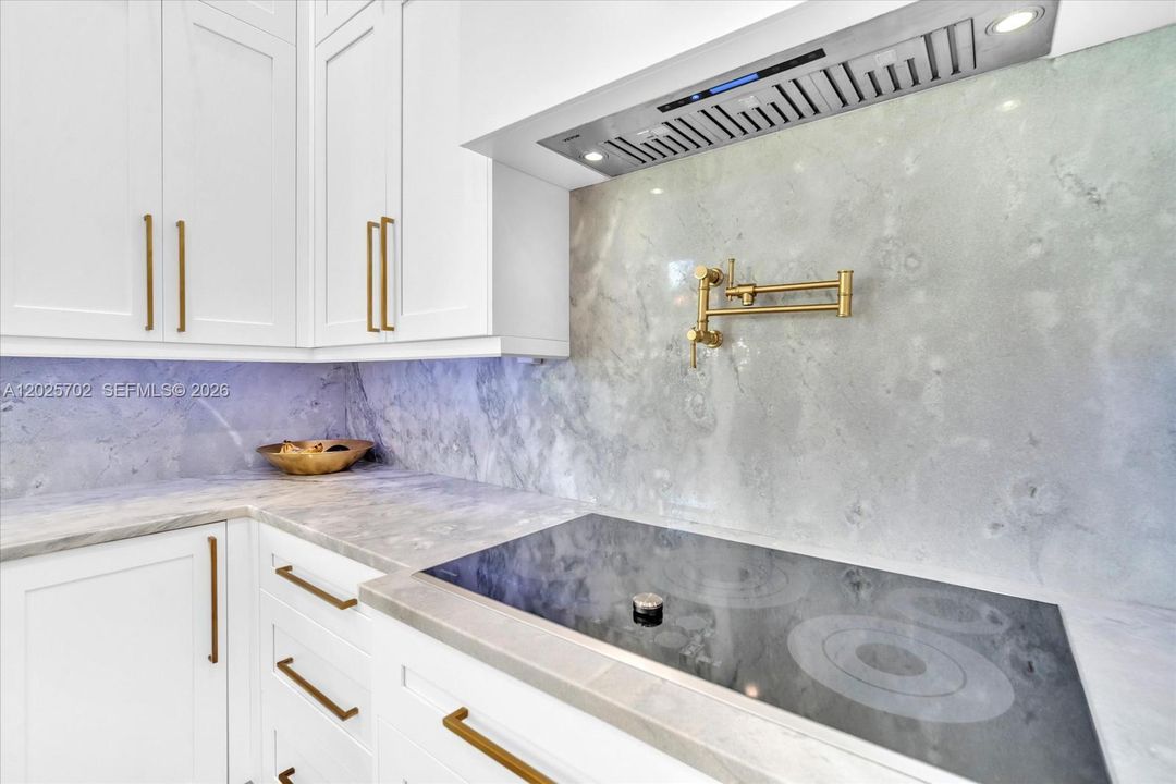 For Sale: $1,225,000 (5 beds, 3 baths, 2844 Square Feet)