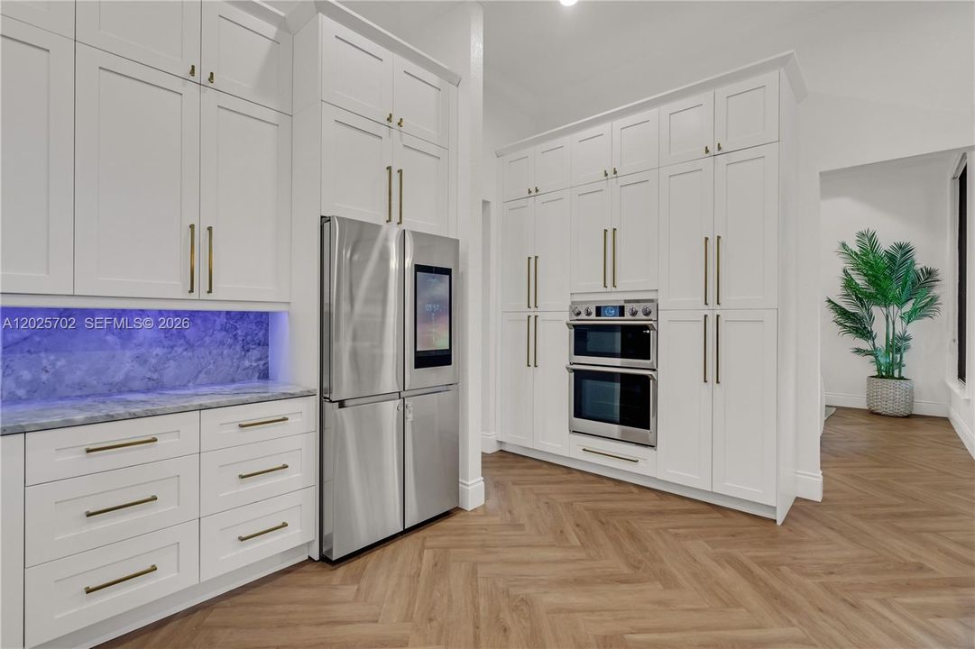 For Sale: $1,225,000 (5 beds, 3 baths, 2844 Square Feet)