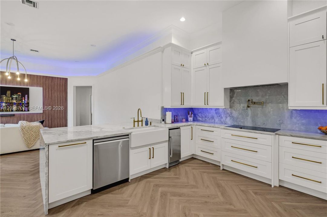 For Sale: $1,225,000 (5 beds, 3 baths, 2844 Square Feet)