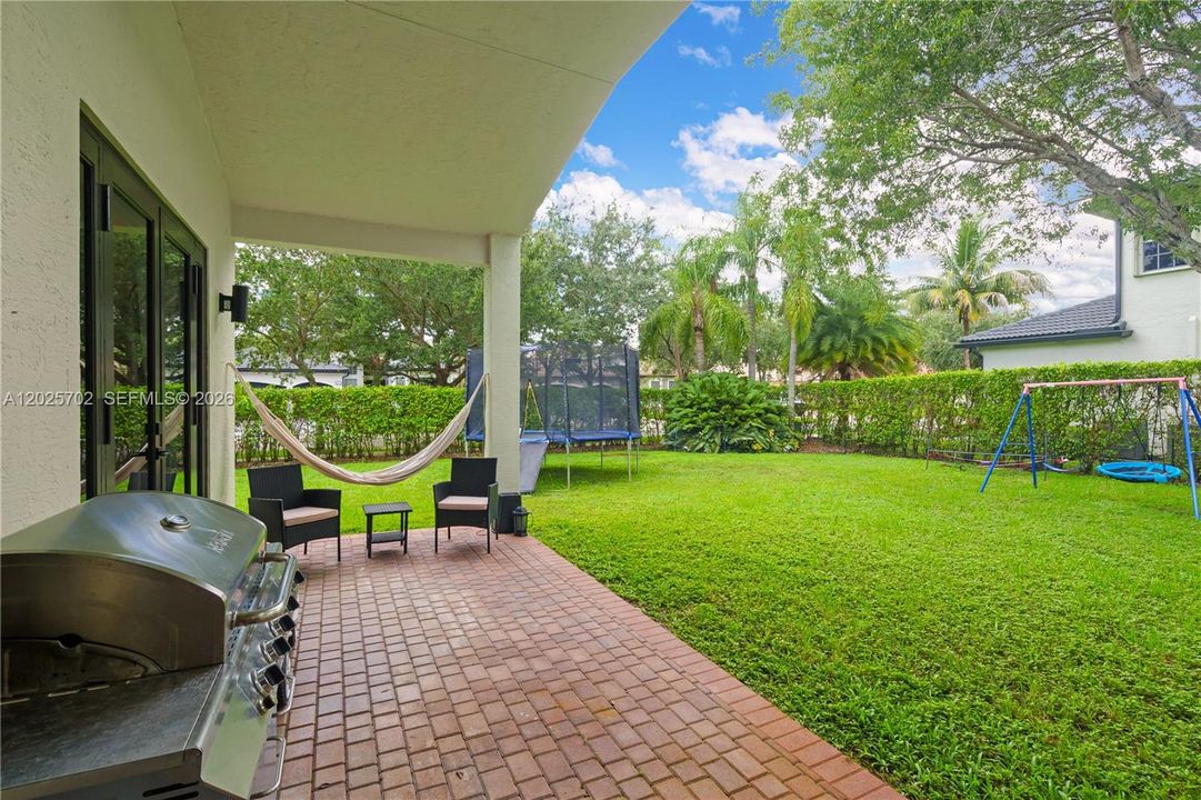 For Sale: $1,225,000 (5 beds, 3 baths, 2844 Square Feet)