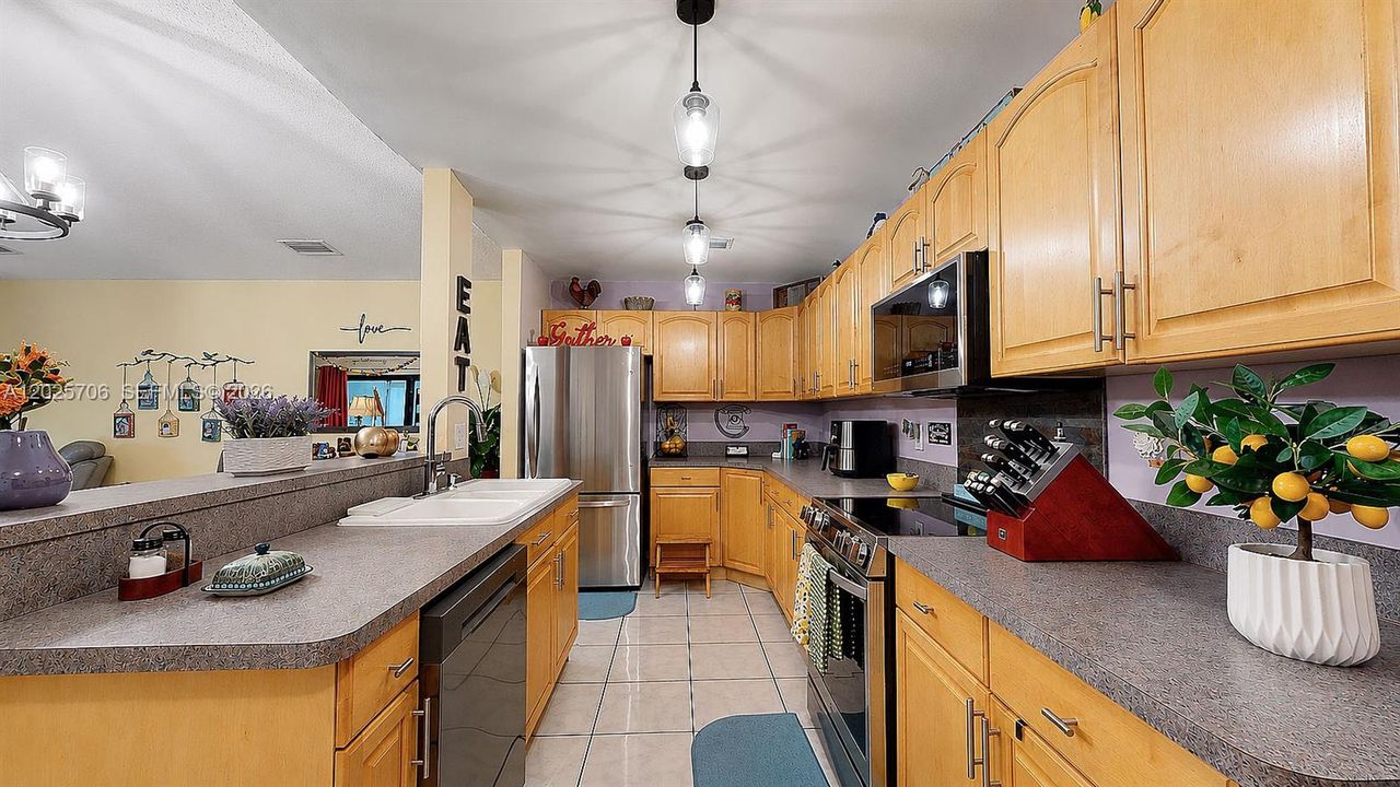 En Venta: $309,000 (2 camas, 2 baños, 1174 Pies cuadrados)