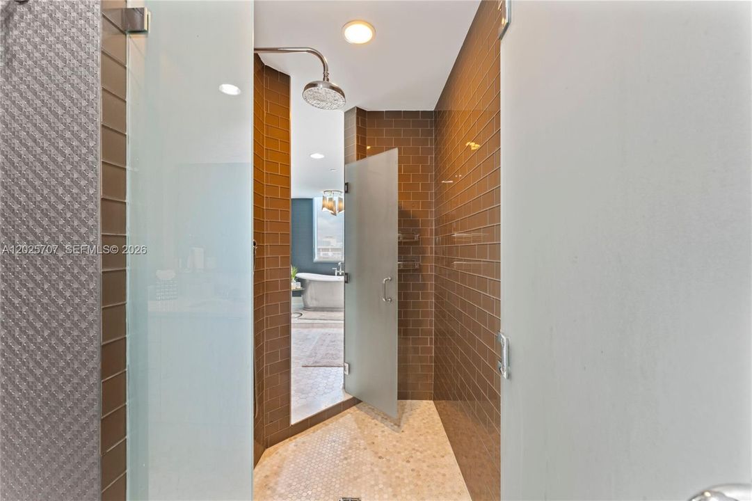 Active With Contract: $18,000 (2 beds, 3 baths, 2059 Square Feet)