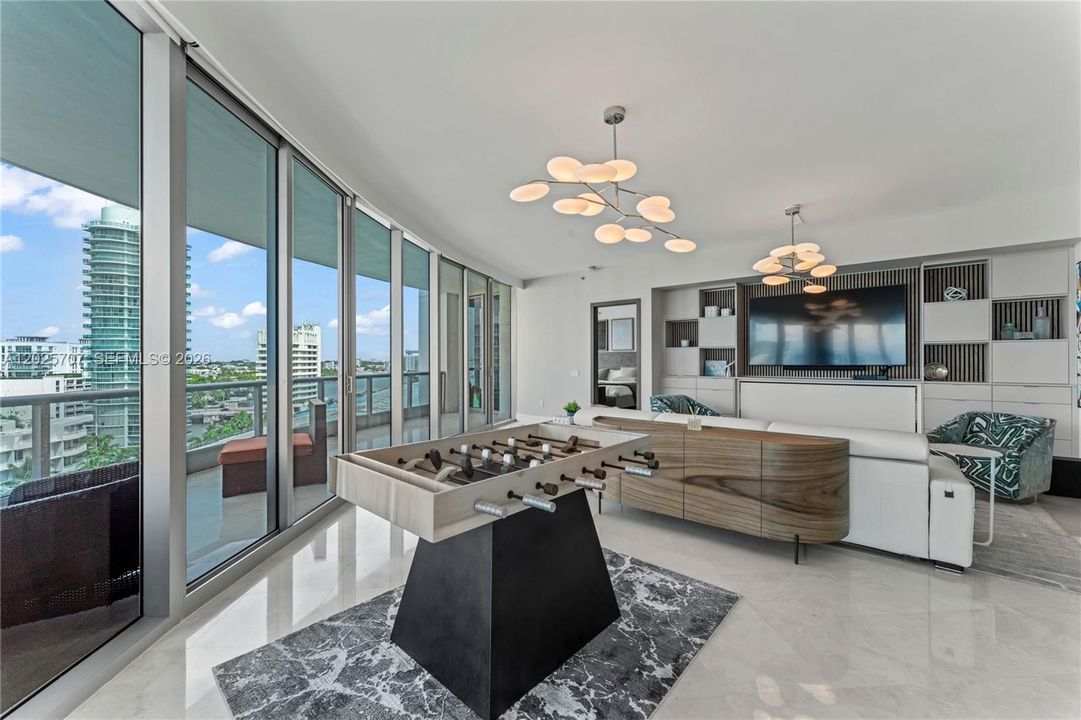 Active With Contract: $18,000 (2 beds, 3 baths, 2059 Square Feet)