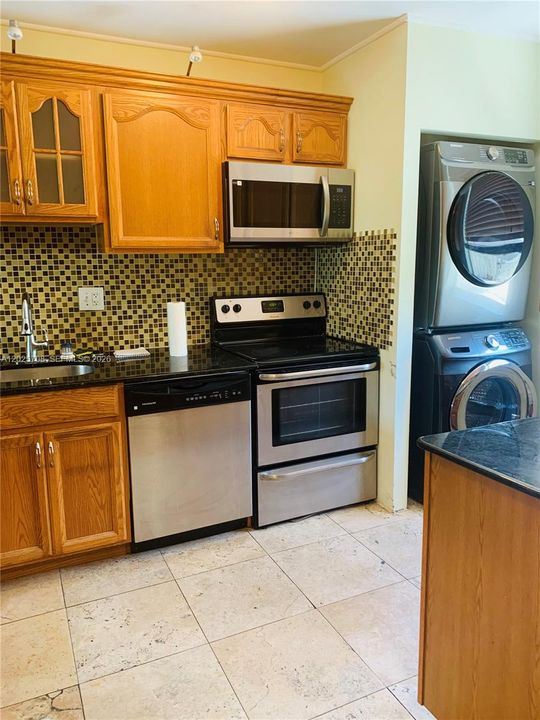 For Sale: $399,000 (2 beds, 2 baths, 1285 Square Feet)