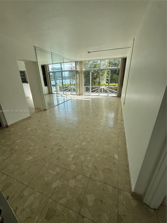 For Rent: $2,850 (2 beds, 2 baths, 871 Square Feet)