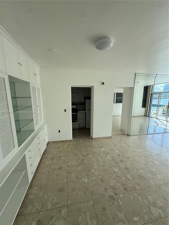 For Rent: $2,850 (2 beds, 2 baths, 871 Square Feet)