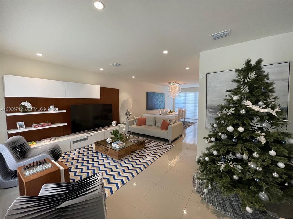 For Sale: $670,000 (3 beds, 2 baths, 1720 Square Feet)