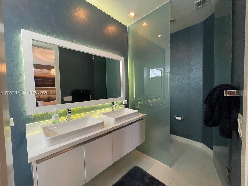For Sale: $670,000 (3 beds, 2 baths, 1720 Square Feet)