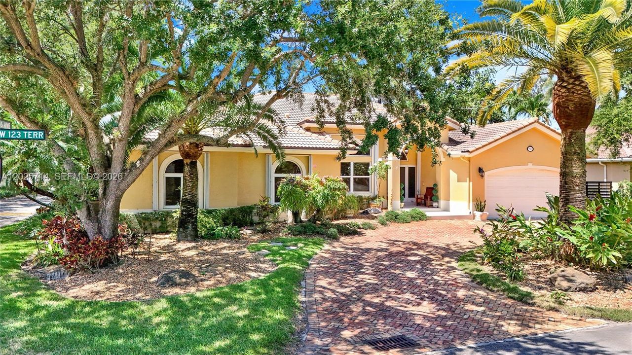 Active With Contract: $1,725,000 (4 beds, 4 baths, 3314 Square Feet)