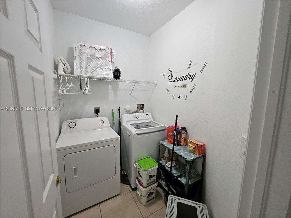 En Venta: $645,000 (3 camas, 2 baños, 1838 Pies cuadrados)