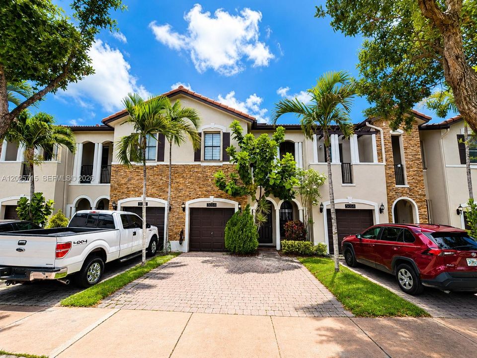 En Venta: $645,000 (3 camas, 2 baños, 1838 Pies cuadrados)