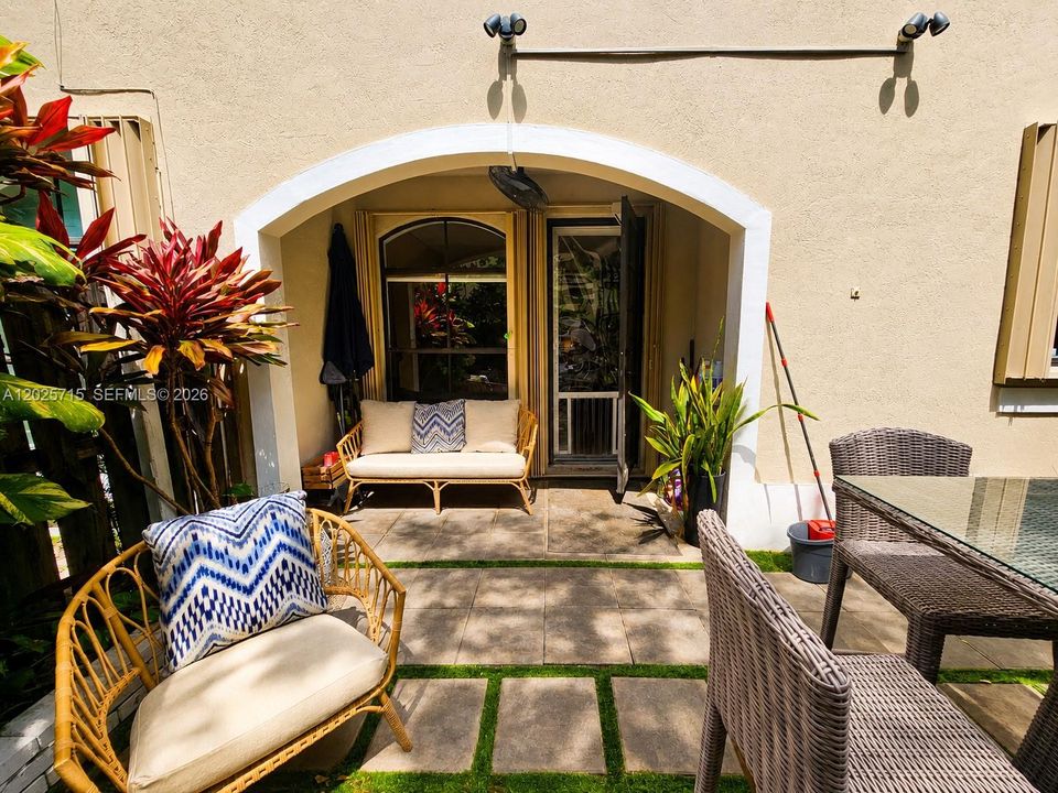 En Venta: $645,000 (3 camas, 2 baños, 1838 Pies cuadrados)