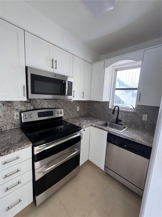 В аренду: $2,950 (2 спален, 2 ванн, 871 Квадратных фут)