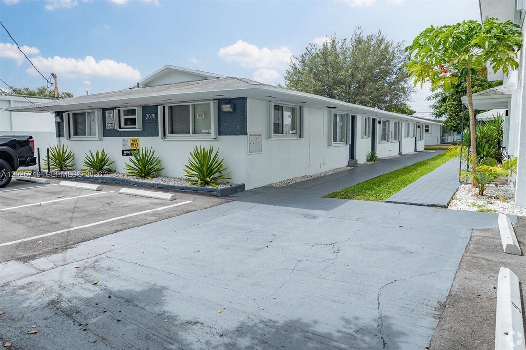 Active With Contract: $1,599 (1 beds, 1 baths, 0 Square Feet)