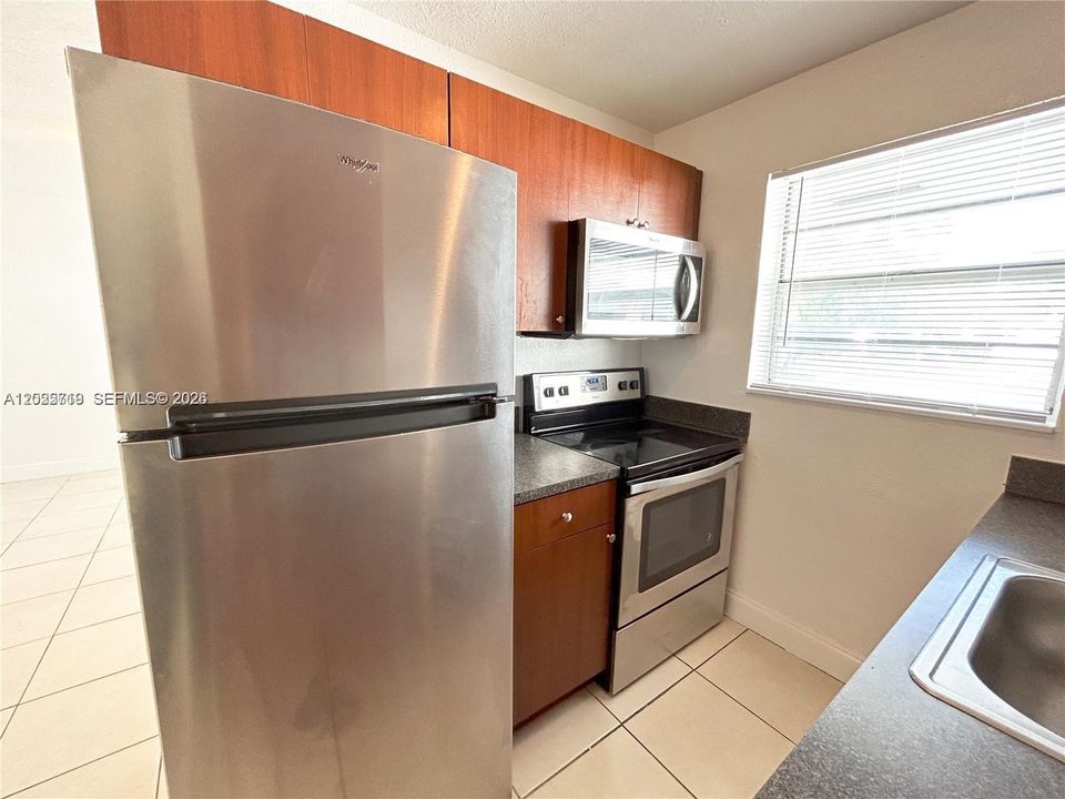 Active With Contract: $1,599 (1 beds, 1 baths, 0 Square Feet)