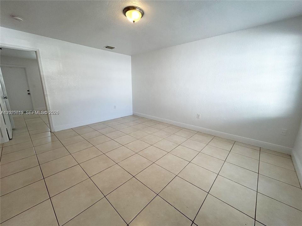 Active With Contract: $1,599 (1 beds, 1 baths, 0 Square Feet)