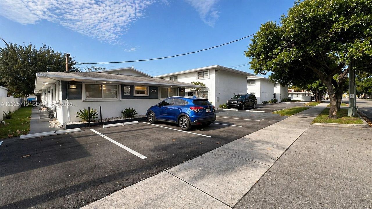 Active With Contract: $1,599 (1 beds, 1 baths, 0 Square Feet)