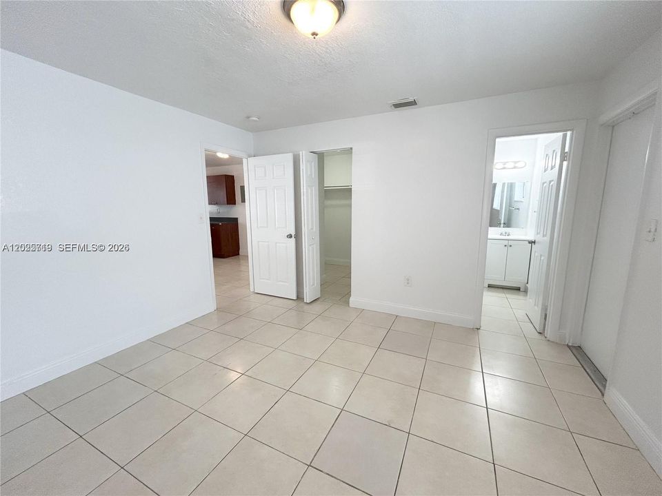 Active With Contract: $1,599 (1 beds, 1 baths, 0 Square Feet)