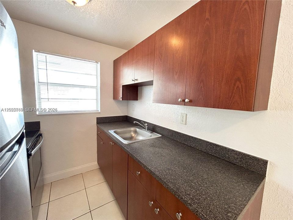 Active With Contract: $1,599 (1 beds, 1 baths, 0 Square Feet)