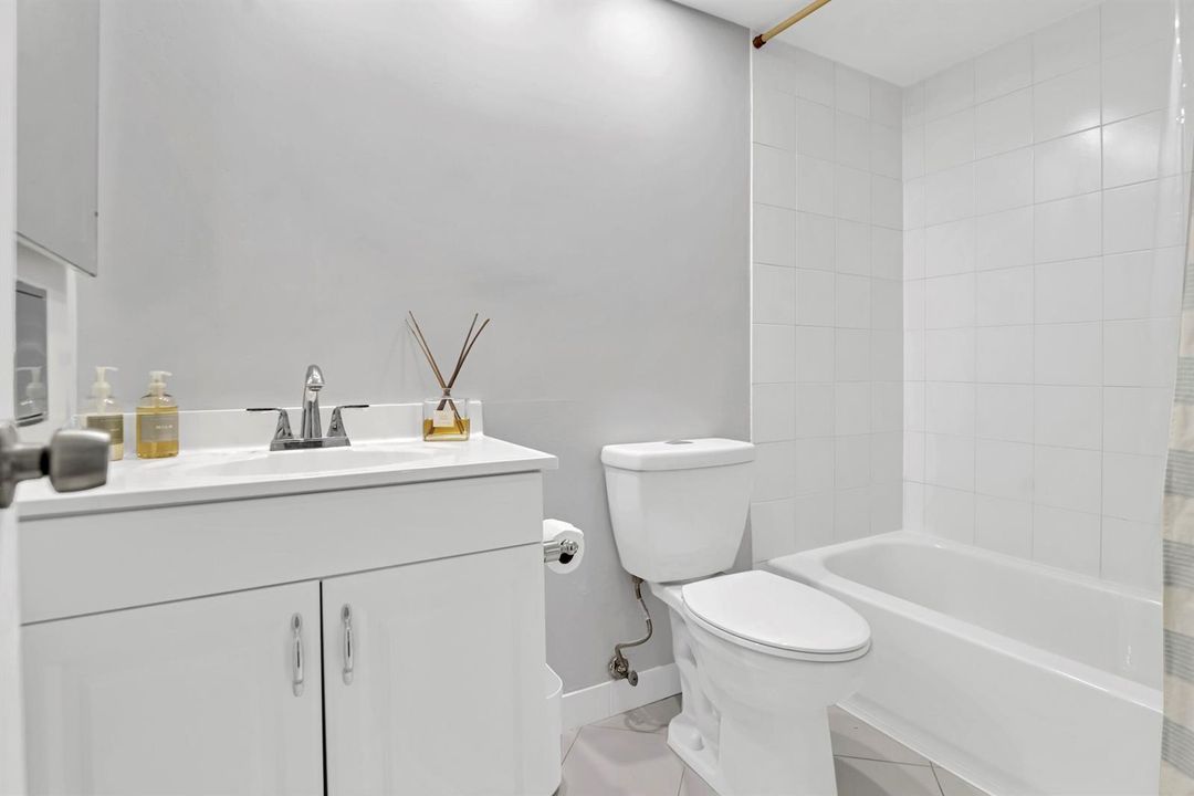 401 Greensward Ln 102 Delray -35