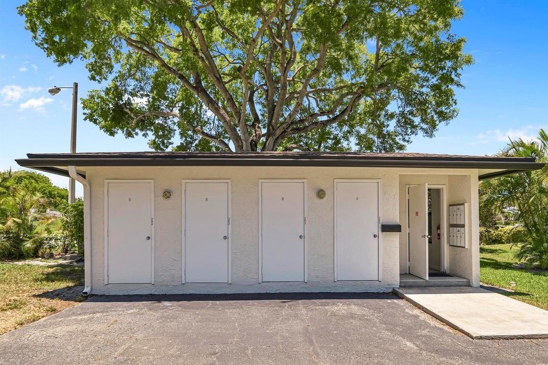 401 Greensward Ln 102 Delray -44