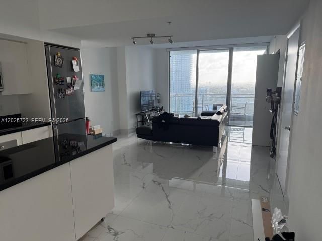 For Rent: $2,900 (1 beds, 1 baths, 764 Square Feet)