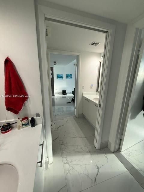 For Rent: $2,900 (1 beds, 1 baths, 764 Square Feet)