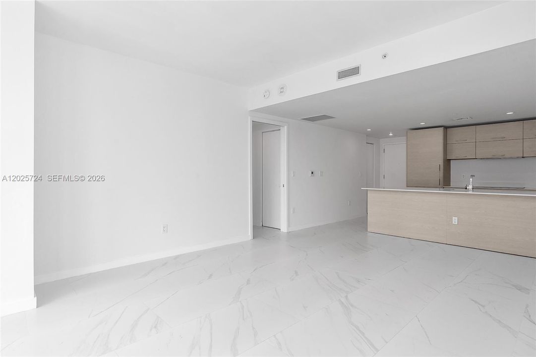 For Sale: $750,000 (2 beds, 2 baths, 868 Square Feet)