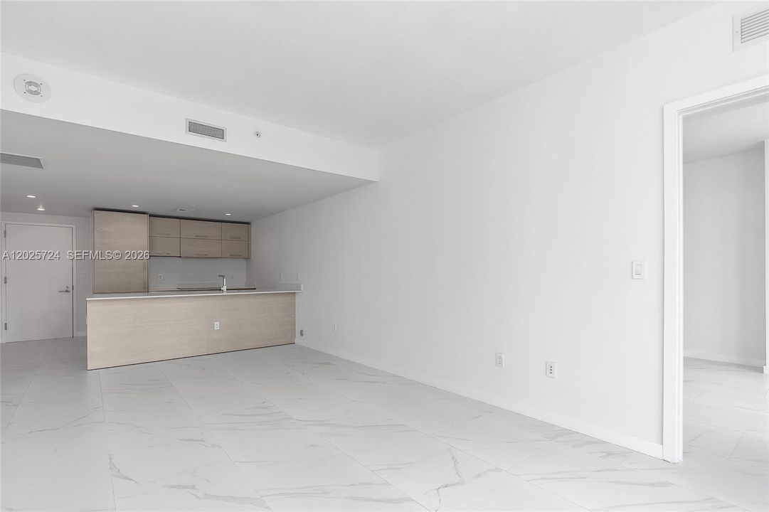 For Sale: $750,000 (2 beds, 2 baths, 868 Square Feet)