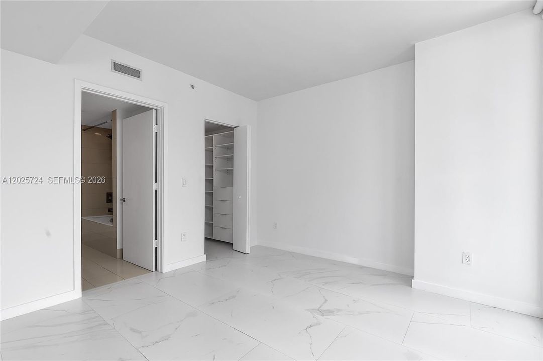 For Sale: $750,000 (2 beds, 2 baths, 868 Square Feet)