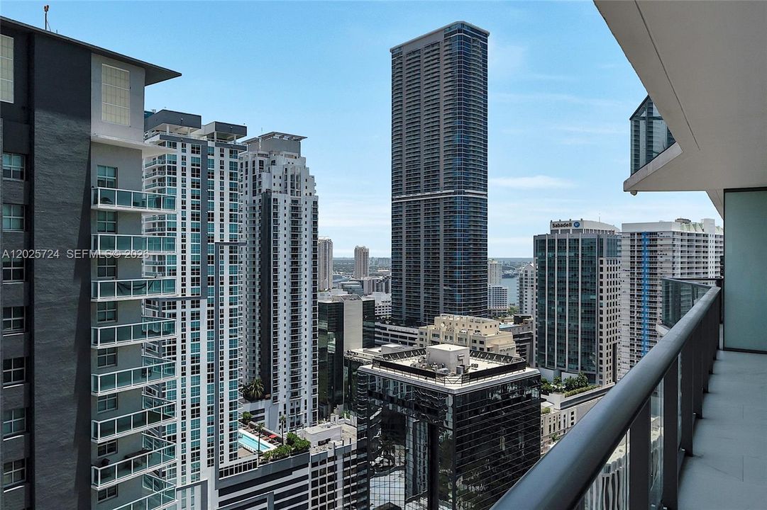 For Sale: $750,000 (2 beds, 2 baths, 868 Square Feet)