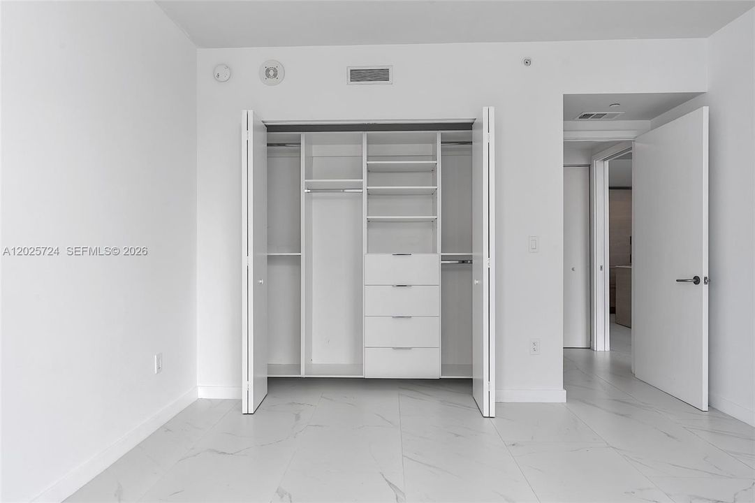 For Sale: $750,000 (2 beds, 2 baths, 868 Square Feet)