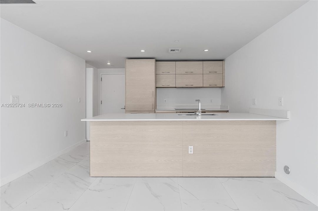 For Sale: $750,000 (2 beds, 2 baths, 868 Square Feet)