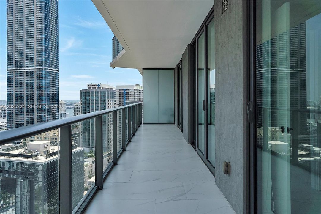 For Sale: $750,000 (2 beds, 2 baths, 868 Square Feet)