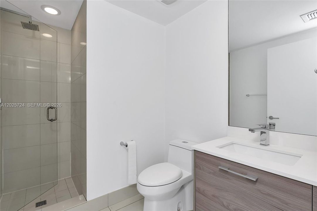 For Sale: $750,000 (2 beds, 2 baths, 868 Square Feet)