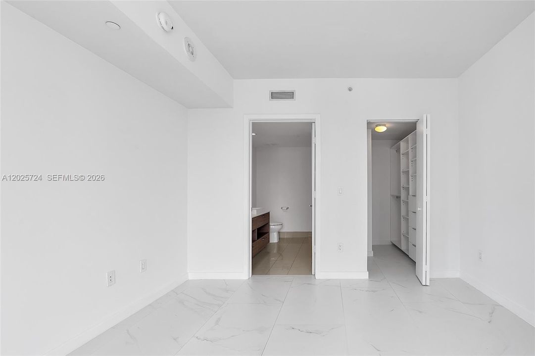 For Sale: $750,000 (2 beds, 2 baths, 868 Square Feet)