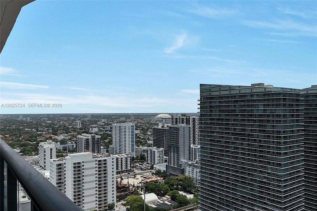 For Sale: $750,000 (2 beds, 2 baths, 868 Square Feet)
