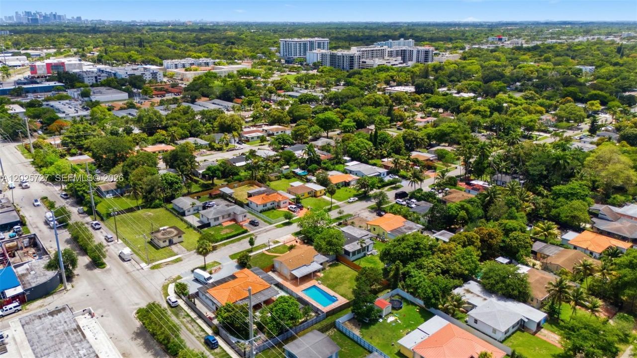Под контрактом: $569,900 (3 спален, 2 ванн, 1138 Квадратных фут)