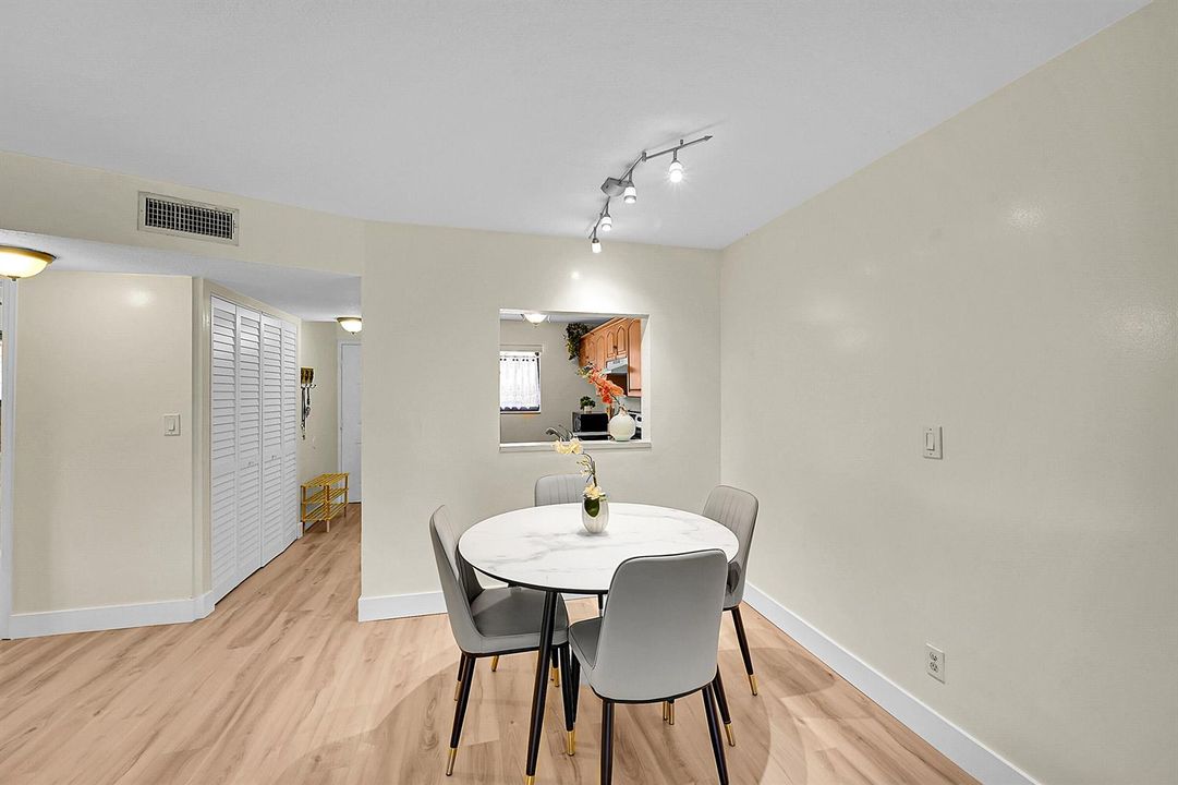 09_dining area