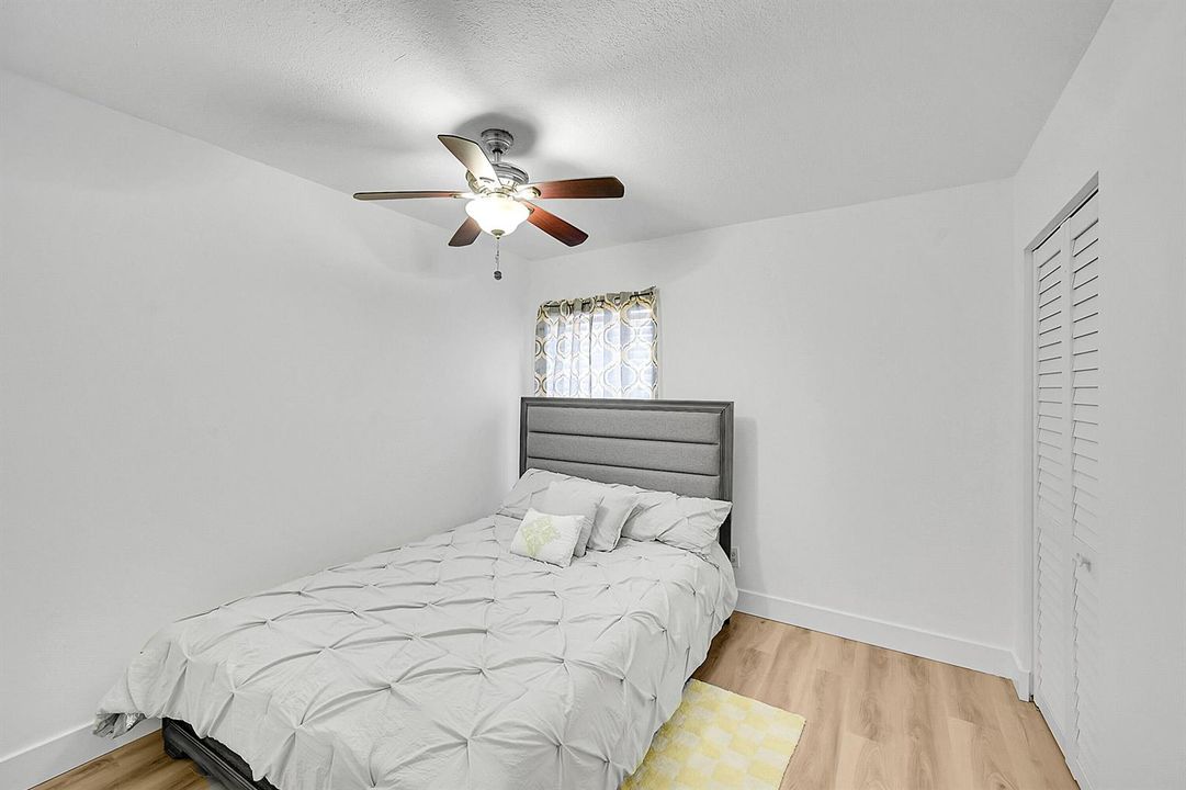 19_bedroom