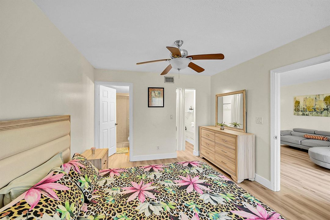 15_primary bedroom