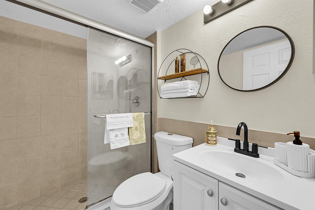 18_primary bathroom