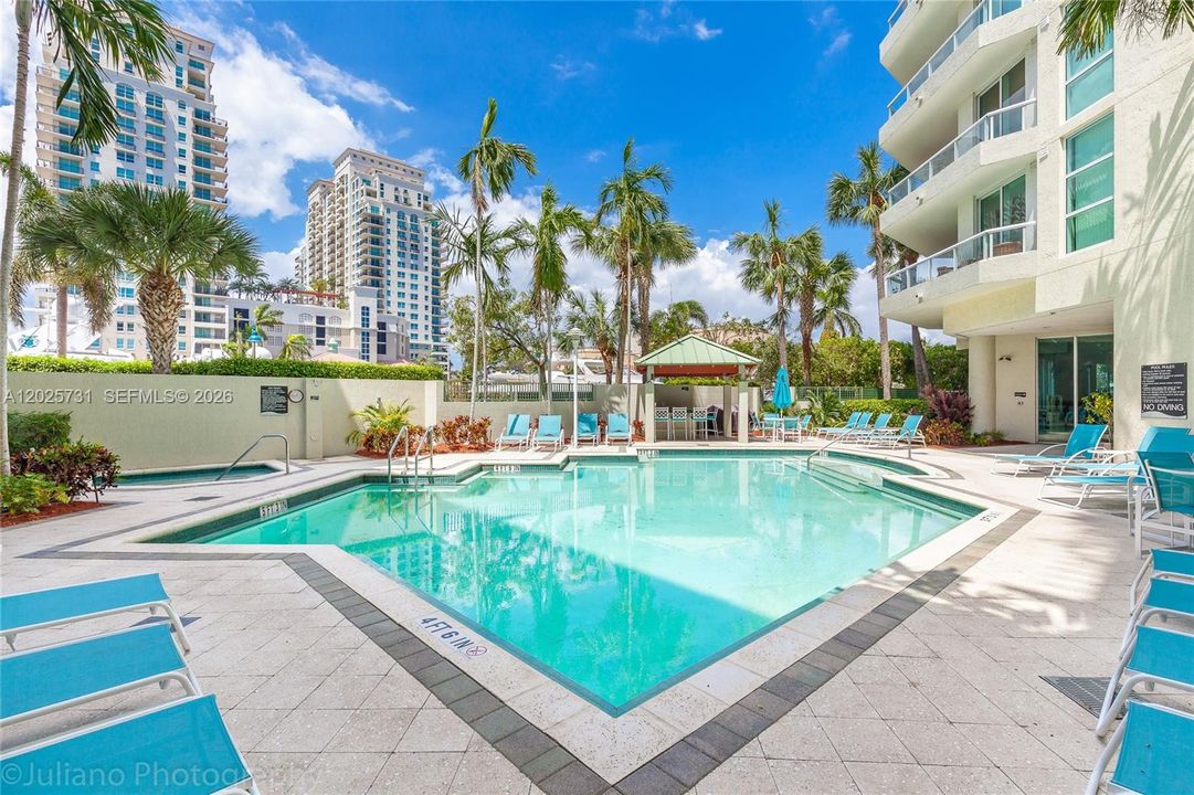 В аренду: $3,250 (1 спален, 1 ванн, 892 Квадратных фут)