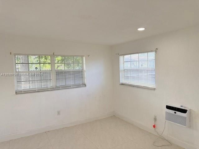 For Rent: $1,550 (0 beds, 1 baths, 2158 Square Feet)