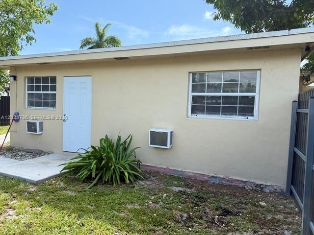 For Rent: $1,550 (0 beds, 1 baths, 2158 Square Feet)