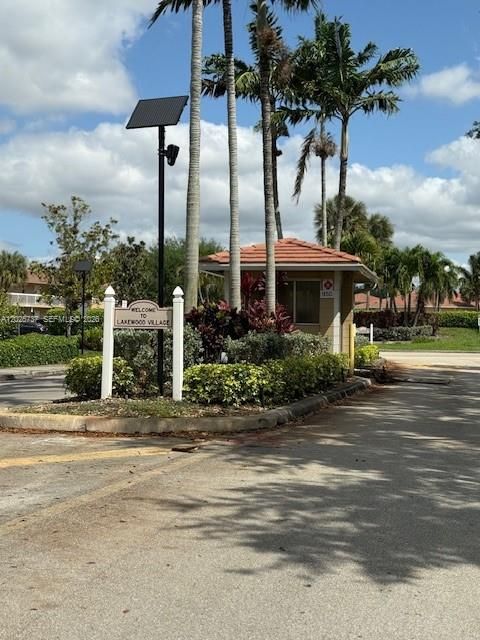 For Rent: $2,000 (2 beds, 2 baths, 768 Square Feet)